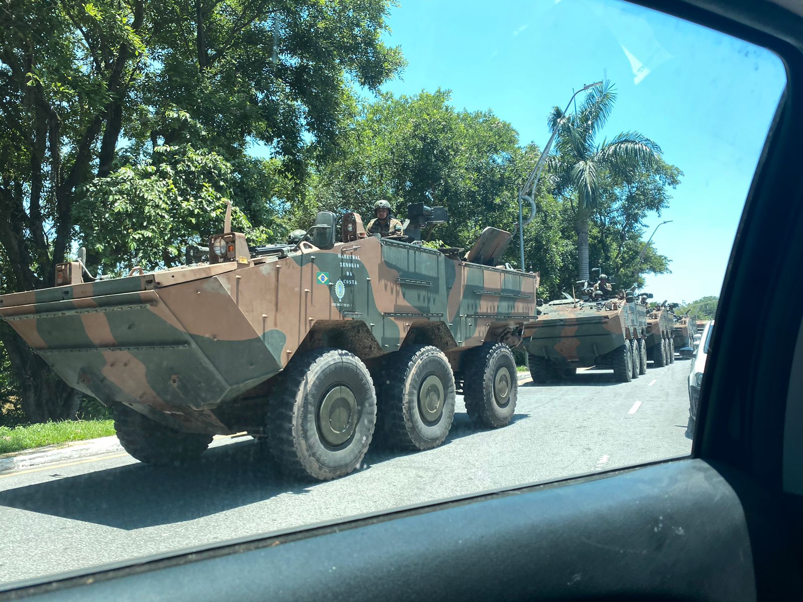 Blindados Do Ex Rcito Pelas Ruas De Volta Redonda Chamam A Aten O De